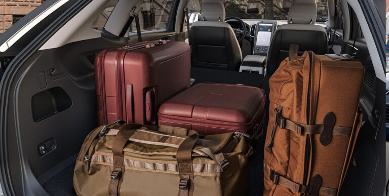 ford-edge-2024-camioneta-asientos-plegables-doble-fila-espacio-carga