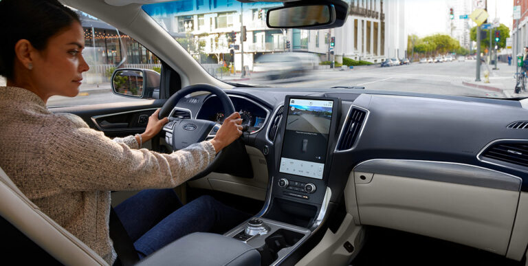 ford-edge-2024-camioneta-suv-camara-reversa-asistencia-estacionar